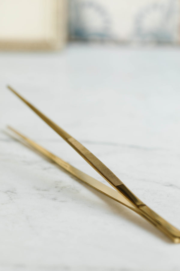 Gold Skinny Tongs - Image 2