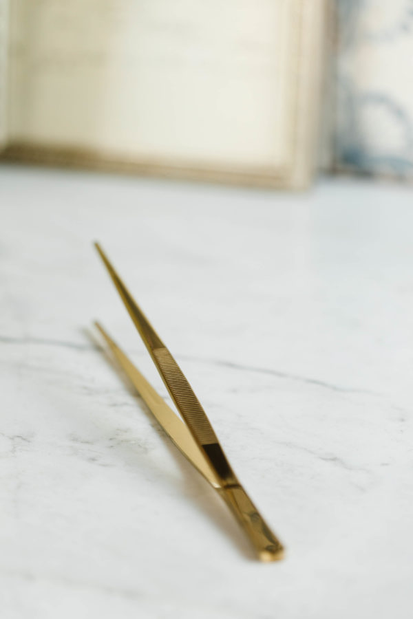 Gold Skinny Tongs - Image 3