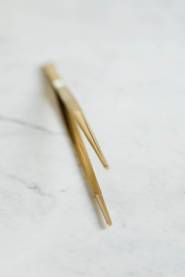 Gold Skinny Tongs - Image 4